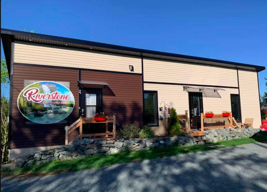 La Spacieuse Riverstone Citq3O1849 Saint Pierre de Broughton Exterior photo